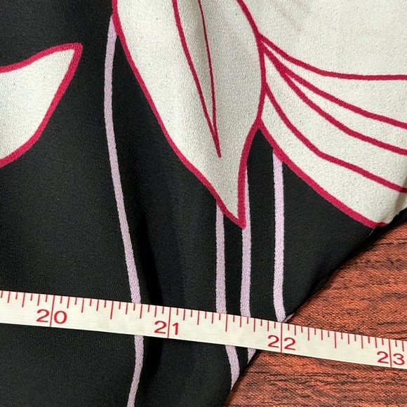 WHBM Floral Flowy Poncho Style Blouse SIze Medium - Picture 4 of 5